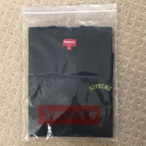 Supreme Mesh Arc Logo Tee Navy size Small